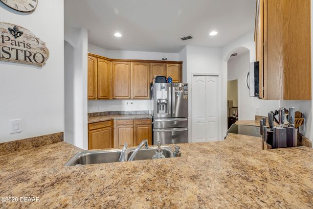 36624 Grand Island Oaks Circle, Grand Island, FL 32735