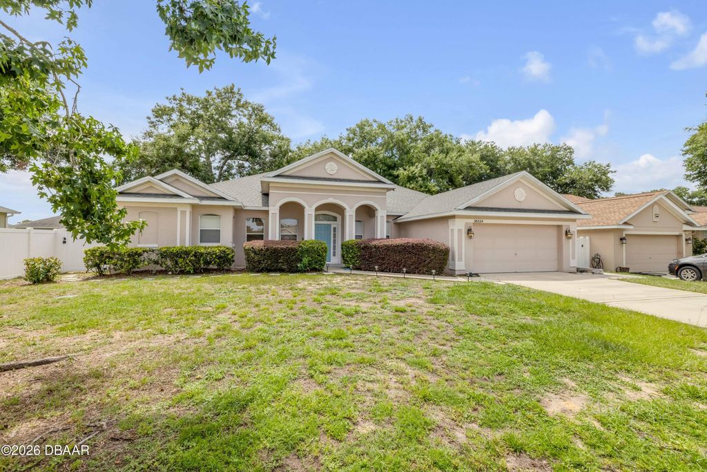 36624 Grand Island Oaks Circle, Grand Island, FL 32735