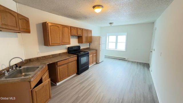 3132 6th Avenue 3, Troy, NY 12180