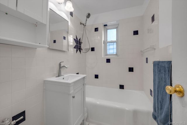 111-01 66th Road 1C, Forest Hills, NY 11375