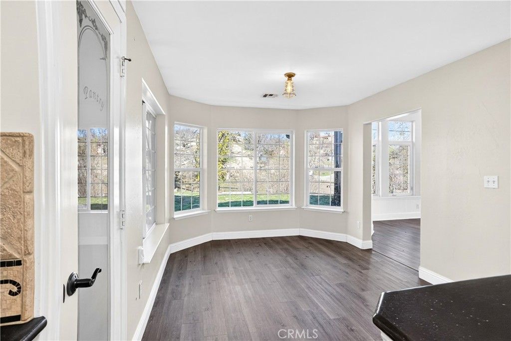 Image 11 of property listing at 30261 Knight Court, Tehachapi, CA 93561