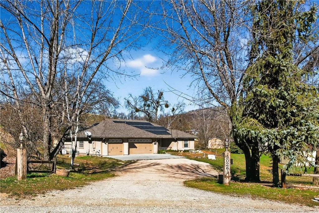 Image 2 of property listing at 30261 Knight Court, Tehachapi, CA 93561