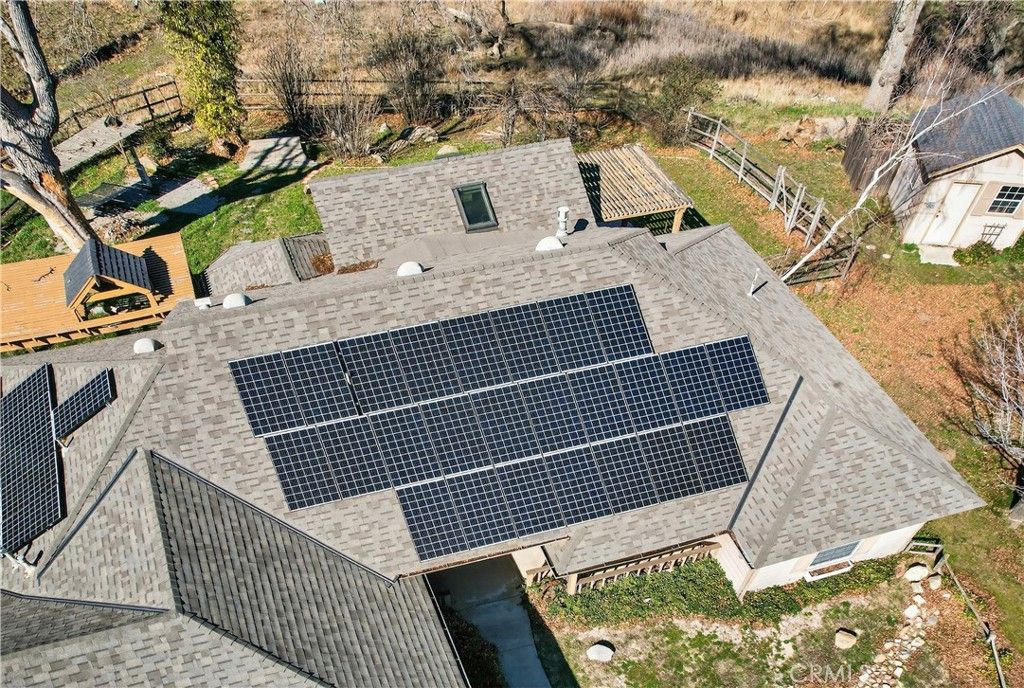 Image 36 of property listing at 30261 Knight Court, Tehachapi, CA 93561