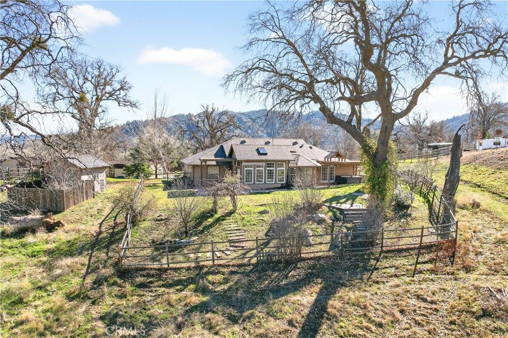 Image 43 of property listing at 30261 Knight Court, Tehachapi, CA 93561