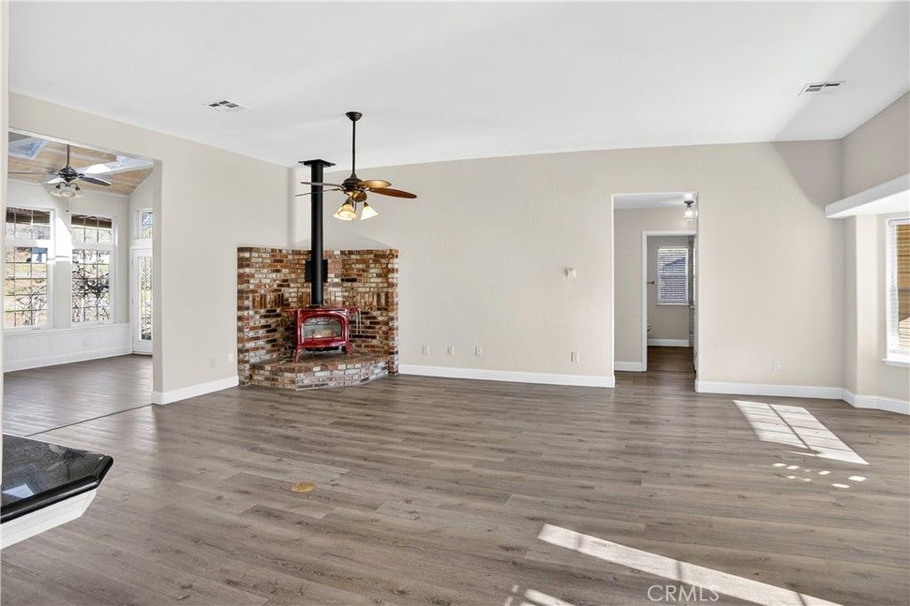 Image 6 of property listing at 30261 Knight Court, Tehachapi, CA 93561