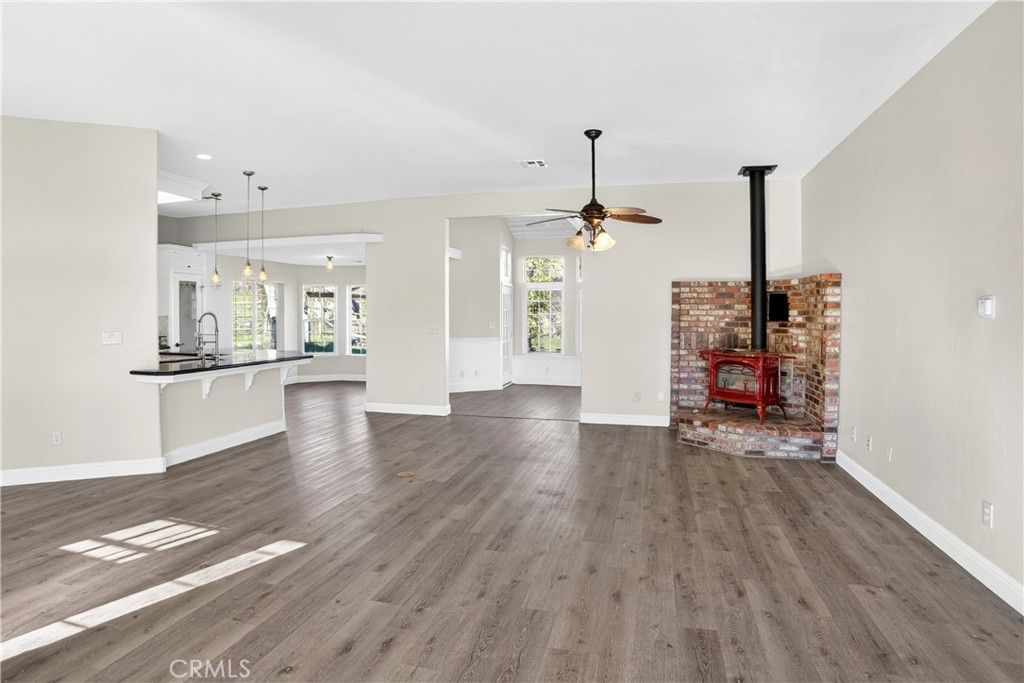 Image 7 of property listing at 30261 Knight Court, Tehachapi, CA 93561