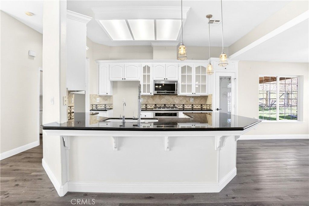 Image 8 of property listing at 30261 Knight Court, Tehachapi, CA 93561