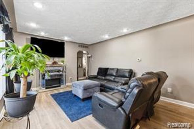 17037 Stricker Avenue, Eastpointe, MI 48021