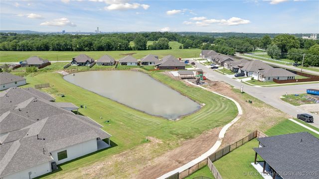2044 E 129th Place S, Jenks, OK 74037