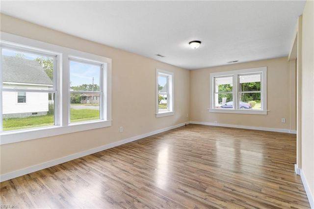 1319 Moore ST, Elizabeth City, NC 27909