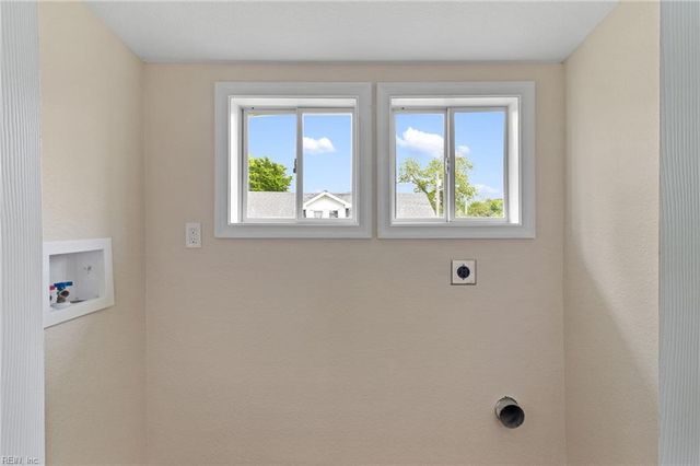 1319 Moore ST, Elizabeth City, NC 27909