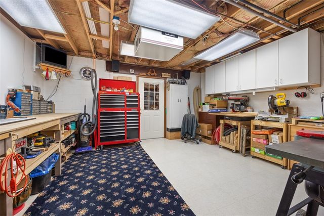 1011 Deerbrook Ln, Collier Twp, PA 15071