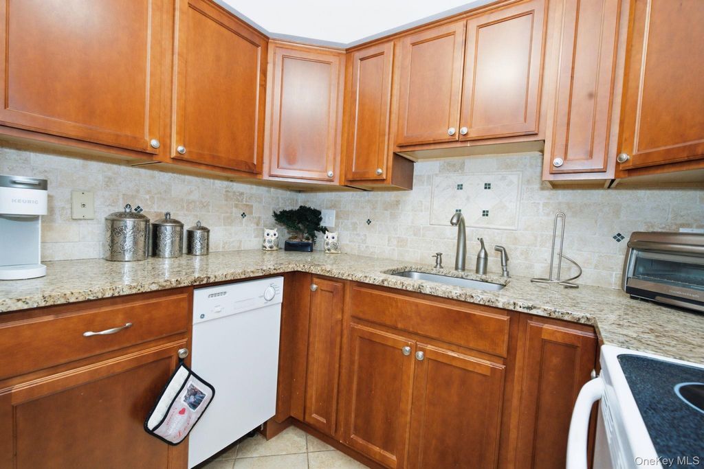 27 Walden Court F, Yorktown Heights, NY 10598 — photo 4