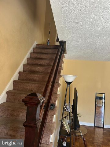 6845 CLOVER LN, Upper Darby, PA 19082
