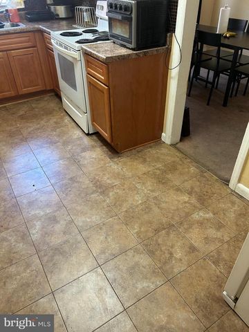 6845 CLOVER LN, Upper Darby, PA 19082