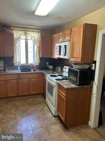 6845 CLOVER LN, Upper Darby, PA 19082