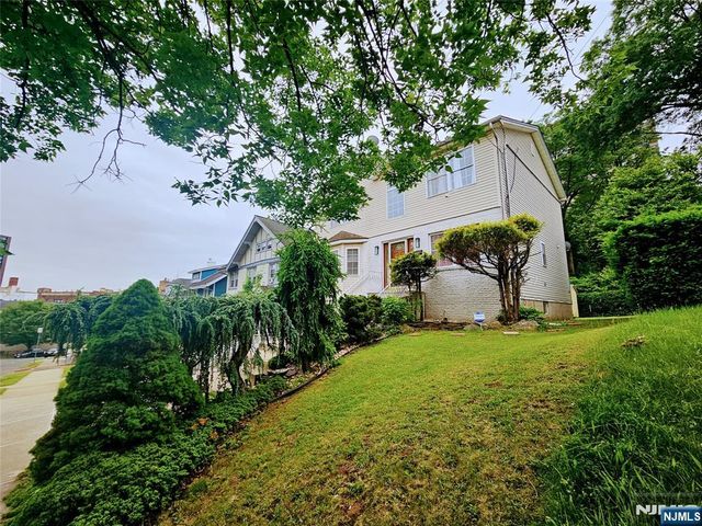 30-32 Custer Avenue, Newark, NJ 07112
