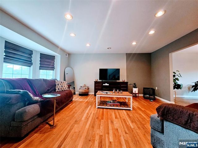30-32 Custer Avenue, Newark, NJ 07112