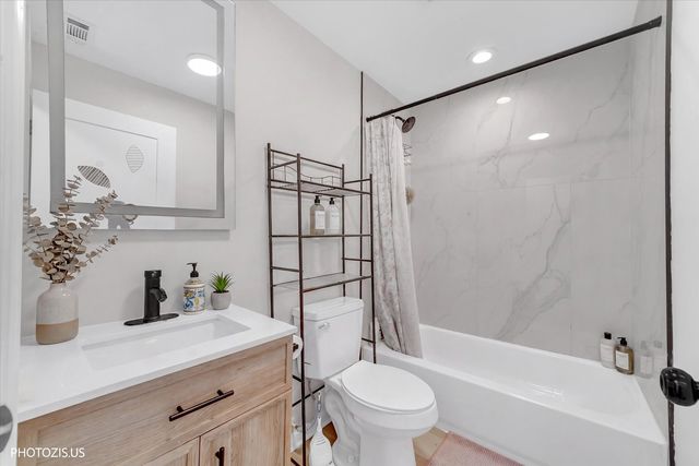934 N Saint Louis Avenue 2, Chicago, IL 60651