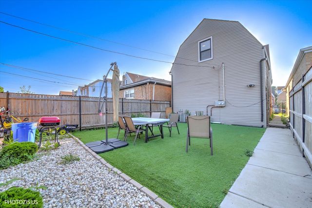 934 N Saint Louis Avenue 2, Chicago, IL 60651