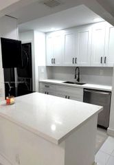 220 Lakeview Dr 102, Weston, FL 33326