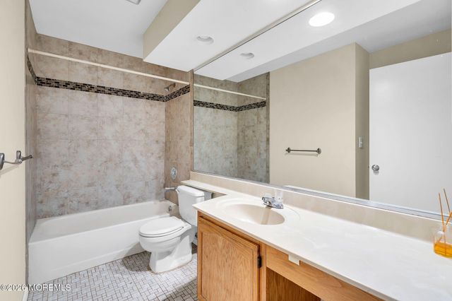 366 Sequoia Court, Howell, NJ 07731