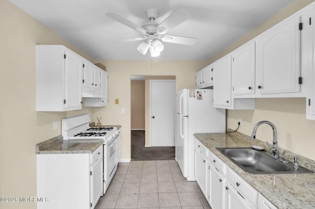 366 Sequoia Court, Howell, NJ 07731
