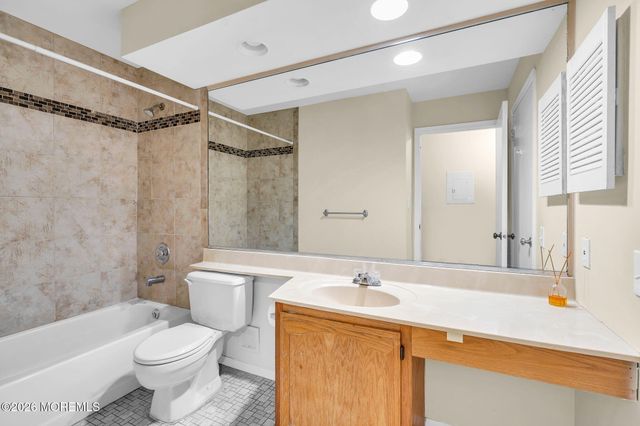 366 Sequoia Court, Howell, NJ 07731