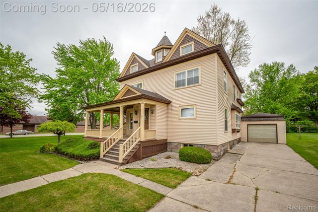 207 N Pine River Street, Ithaca, MI 48847