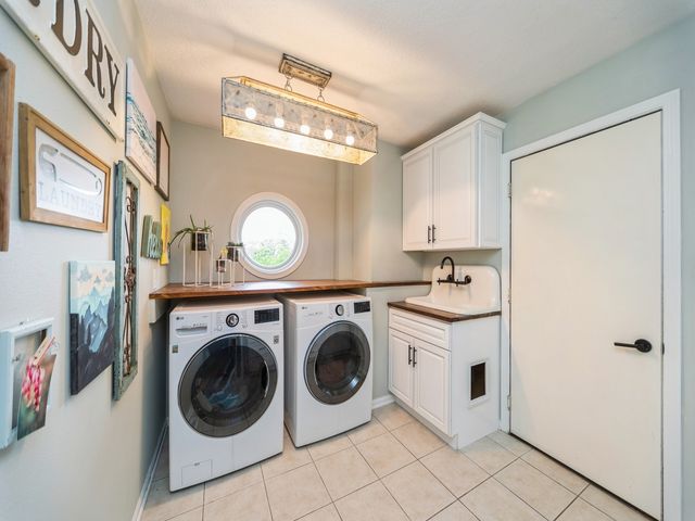 11541 NW 107th Court, Granger, IA 50109