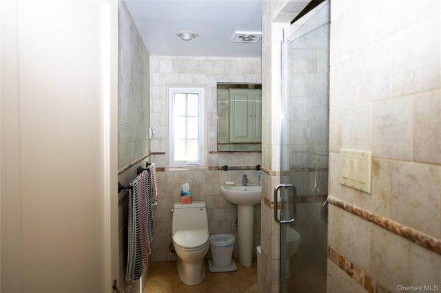 9 Ramsey Road, Great Neck, NY 11023