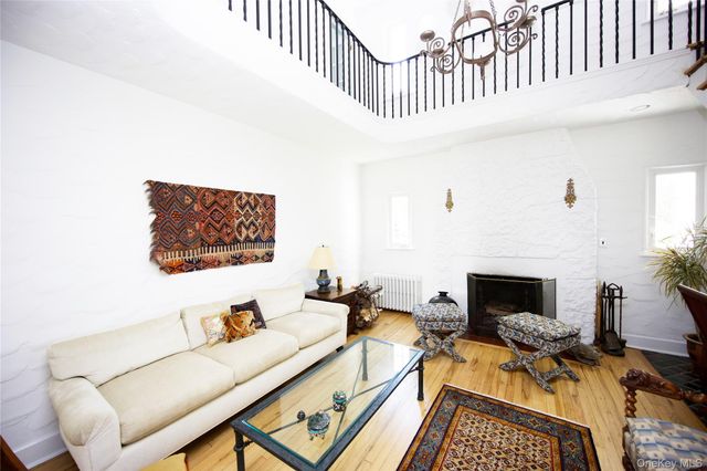 9 Ramsey Road, Great Neck, NY 11023