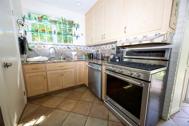 9 Ramsey Road, Great Neck, NY 11023