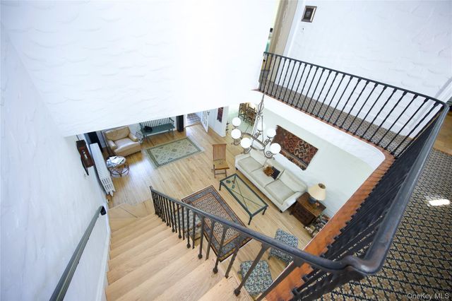 9 Ramsey Road, Great Neck, NY 11023