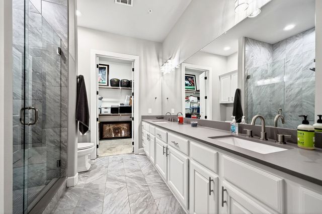 555 Via Amalfi 203, Irving, TX 75039