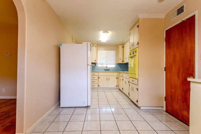 1214 W Downs St, Stockton, CA 95207