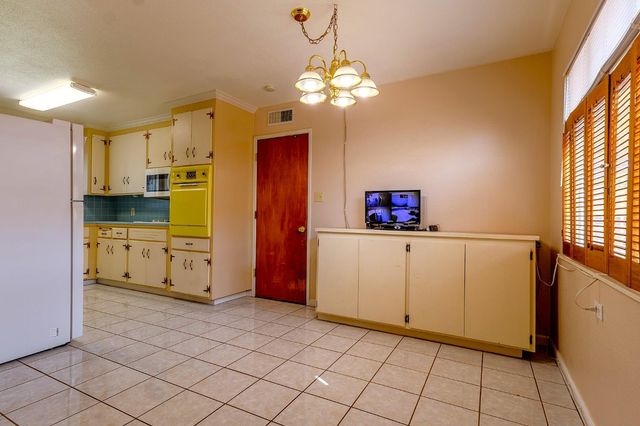1214 W Downs St, Stockton, CA 95207