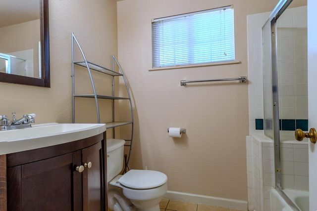 1214 W Downs St, Stockton, CA 95207