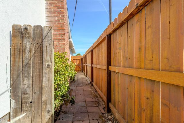 1214 W Downs St, Stockton, CA 95207