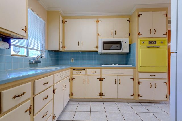 1214 W Downs St, Stockton, CA 95207