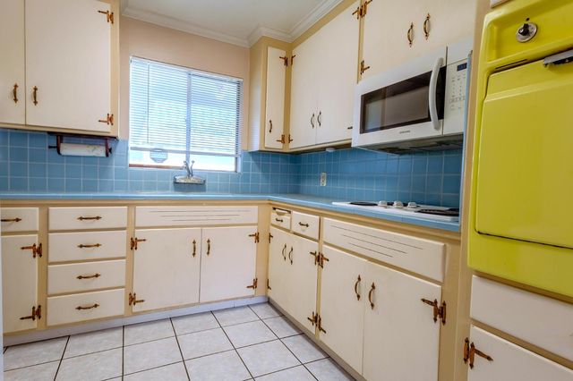 1214 W Downs St, Stockton, CA 95207