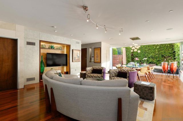 435 Ravina, La Jolla, CA 92037