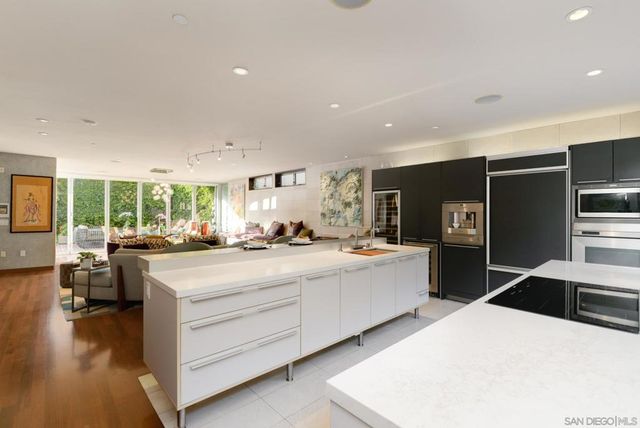 435 Ravina, La Jolla, CA 92037