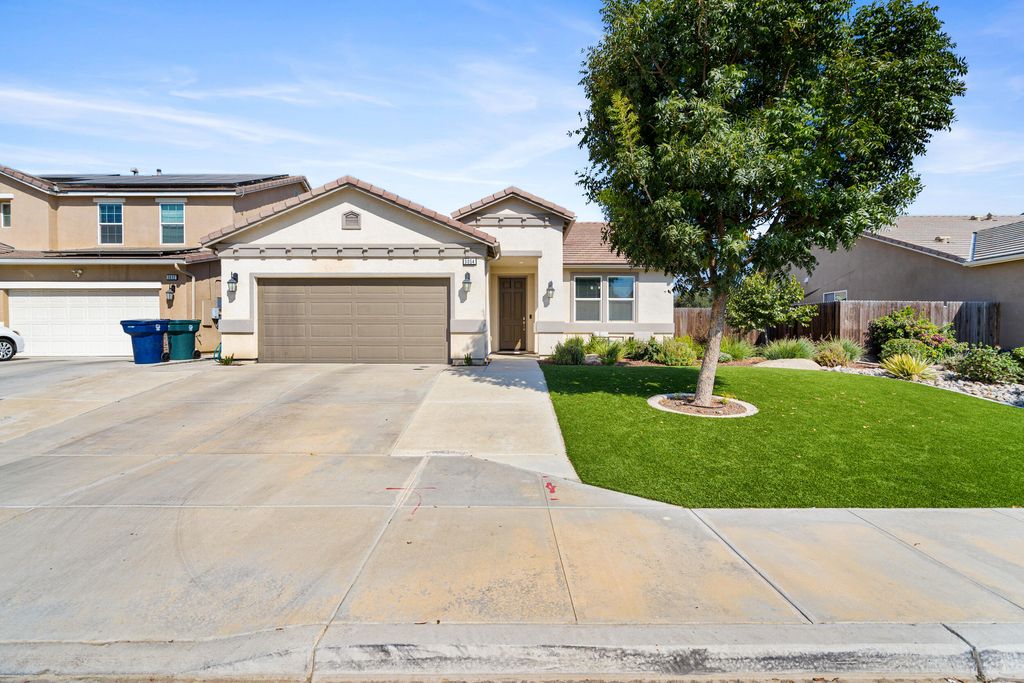3054 Rudder Avenue, Tulare, CA 93274