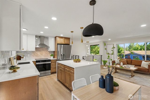 7245 E Taylor Street, Port Orchard, WA 98366