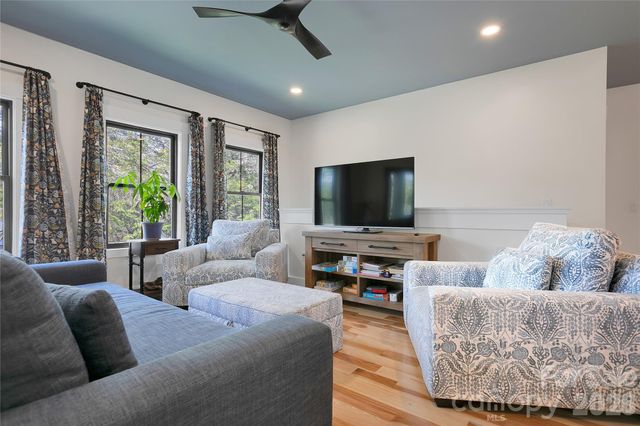 71 Hidden Pond Lane, Brevard, NC 28712