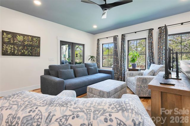 71 Hidden Pond Lane, Brevard, NC 28712