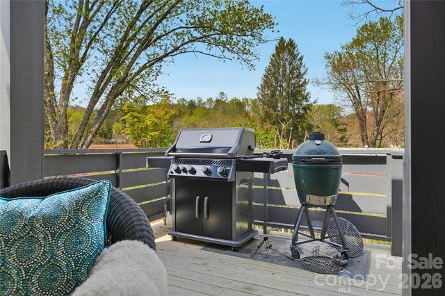 71 Hidden Pond Lane, Brevard, NC 28712