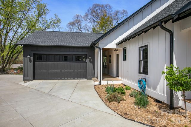 71 Hidden Pond Lane, Brevard, NC 28712