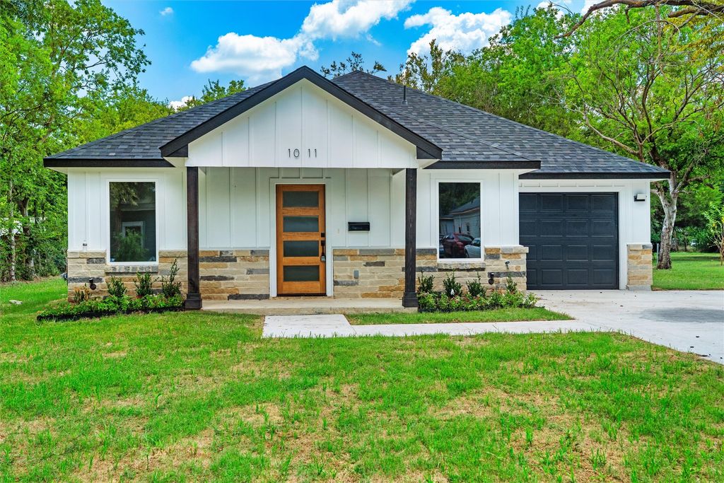 1011 W Brown Street, Ennis, TX 75119